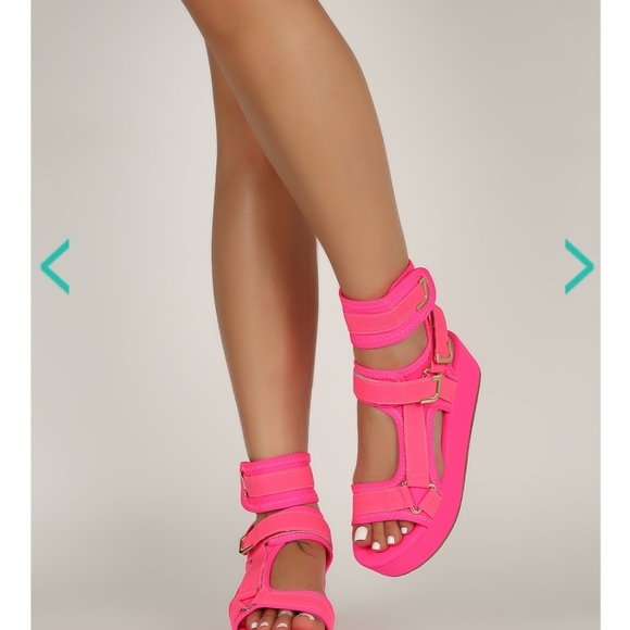 Neon pink flatform sandals - Picture 3 of 3